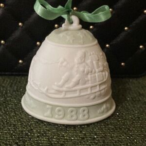Lladro 1988 Bell Collectible